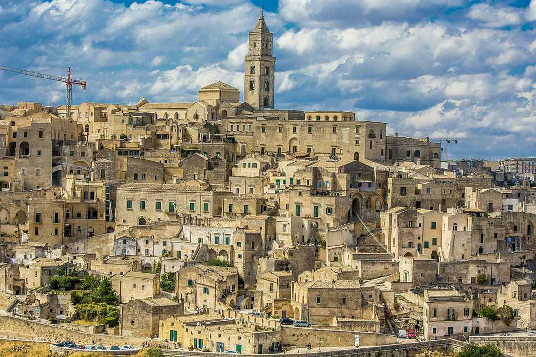 Studenti in visita tra le opere durante il progetto
